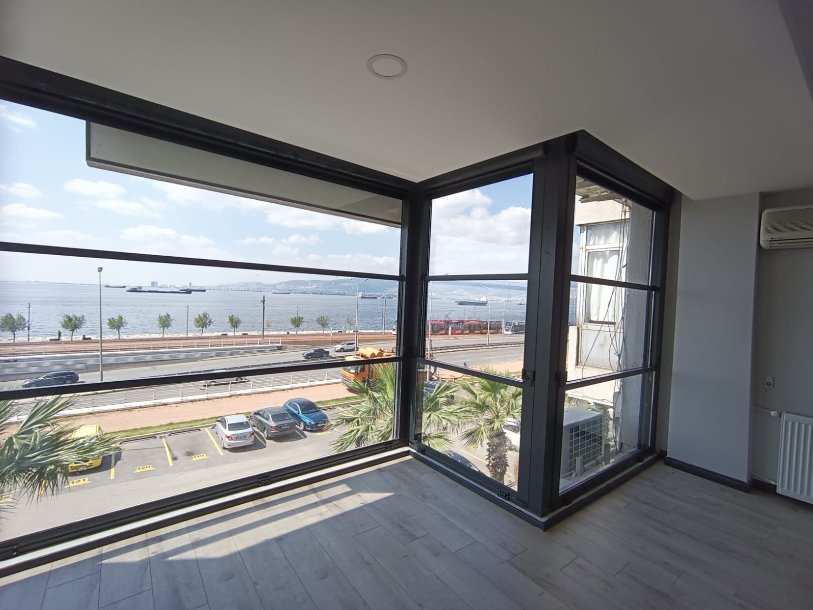 Guillotine Vertical Slider