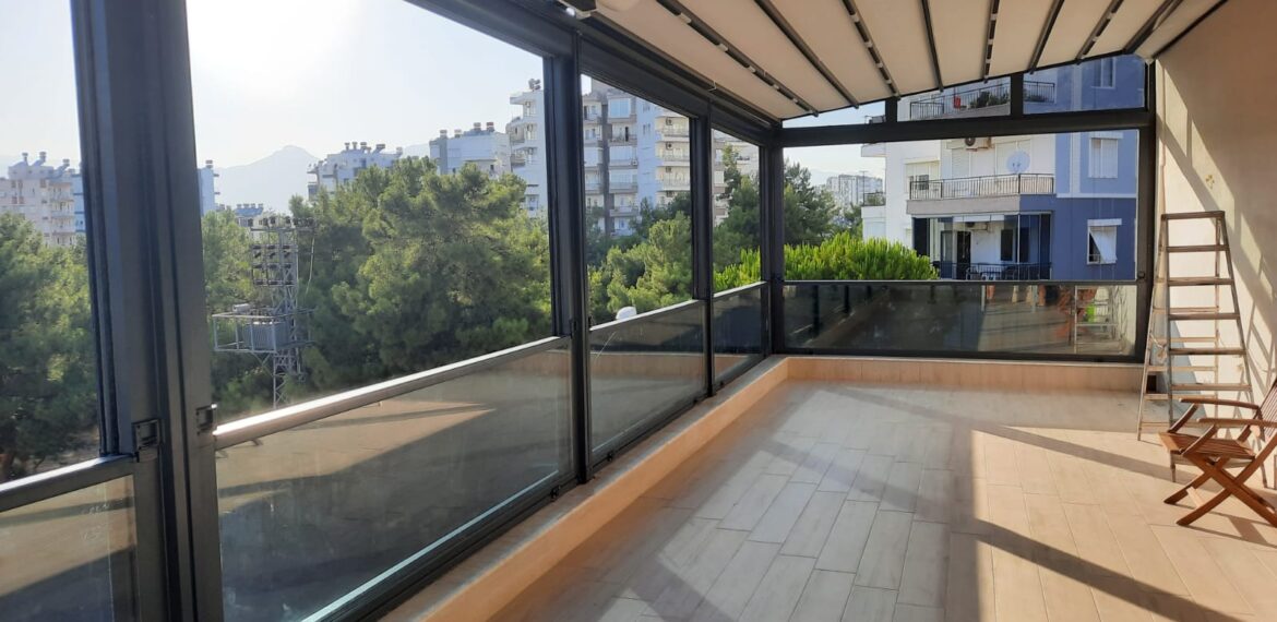 Guillotine Vertical Window